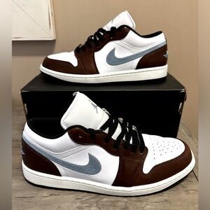 AIR JORDAN 1 LOW SE
"Embroidered Swoosh - Mocha"